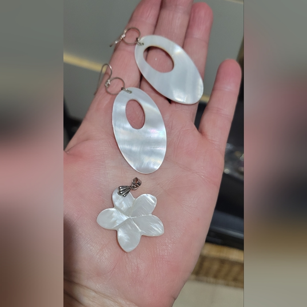 MCM Shell Pendant & Earring Set